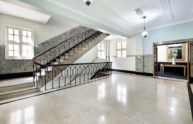 Rothbury Hotel - Photo 2