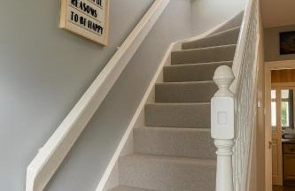 Elegant & Cozy 3 Bed End Terraced Stay - Photo 7