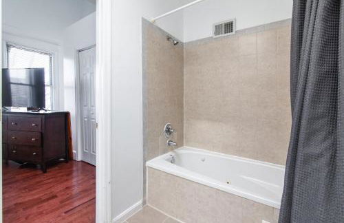 Spacious, Relaxing, 4 Bd 3.5 Ba Home In Petworth! - Foto 22