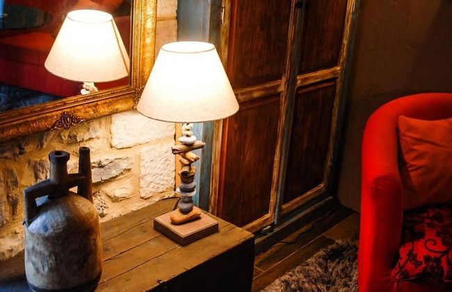 Antique Luxury Groundfloor Suite - Photo 15