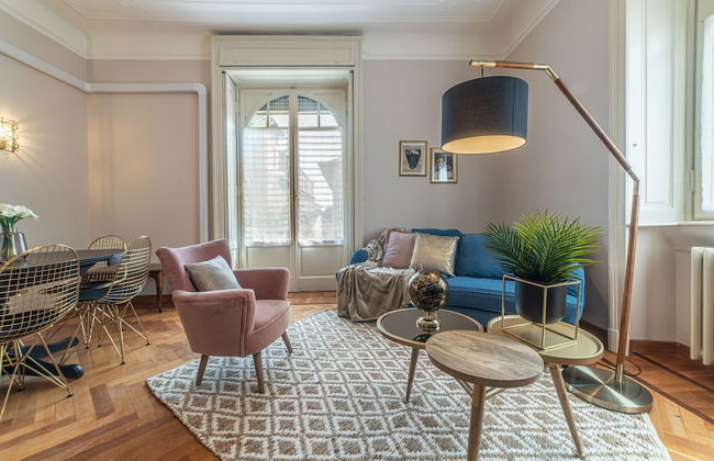 JOIVY Sophisticated Flat W/ Desk - Foto 1