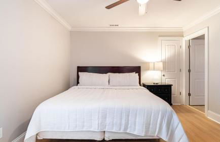 Lakefront 6bdr, Priv Dock, Game Room, Firepit Jake's Lake House by Avantstay - Foto 82