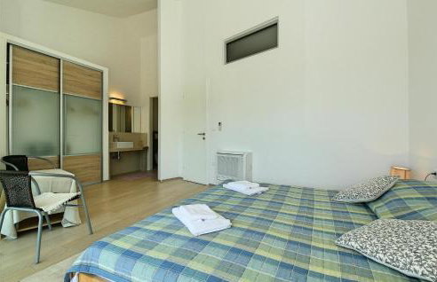 3 Bedroom Gorgeous Home In Svivan - Foto 24