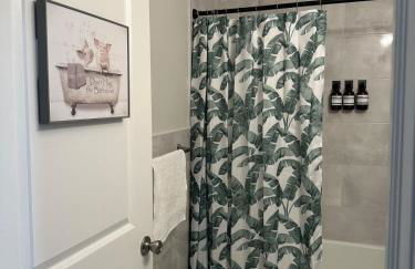 Spacious 6 Bedroom Home with NYC Access & Parking! - Foto 36