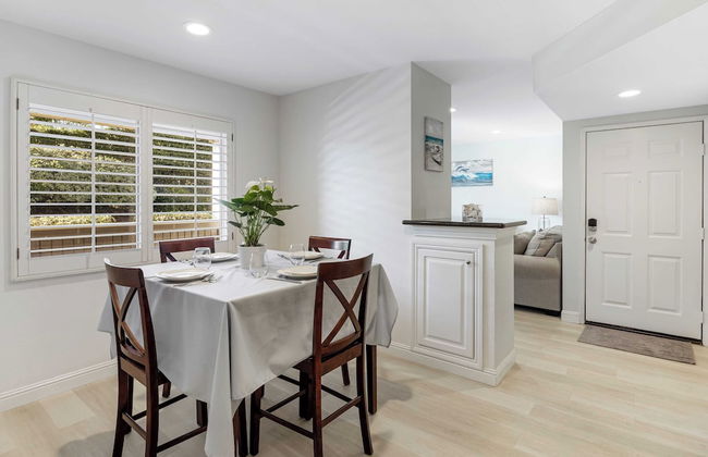 Walk to Beach Pool, Hot Tub, Private Patio, Parking Seabreeze Retreat - Foto 8