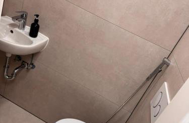 Traumhaft modernes Zimmer mit Doppelbett,,,,Gemeinschaftsbad und WC in 78554 Aldingen - Foto 16