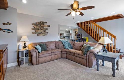 Spacious Home & Lake Access, Lake Views Throughout - Foto 9