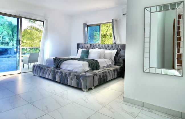 Villa Pravda Guerra 4BR 6BDS 12PAX - Foto 1