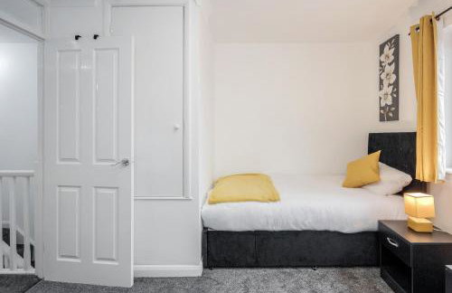 Lovely House in Dagenham / Barking with free parking, WiFi & Garden - Foto 18