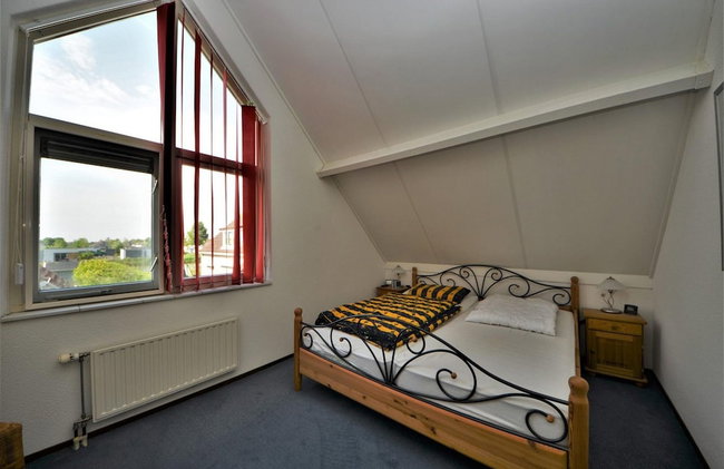 Lively Bungalow on the Water - Photo 5