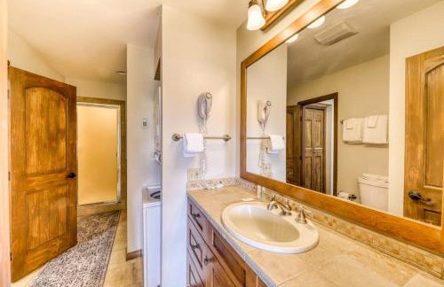 Beautiful Mountain View Condo - Photo 19
