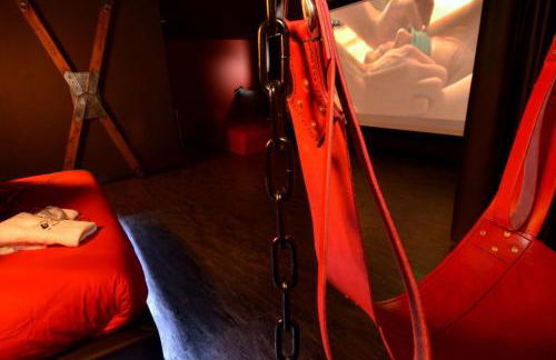 Studio Hot - Love Room Studios - Photo 8