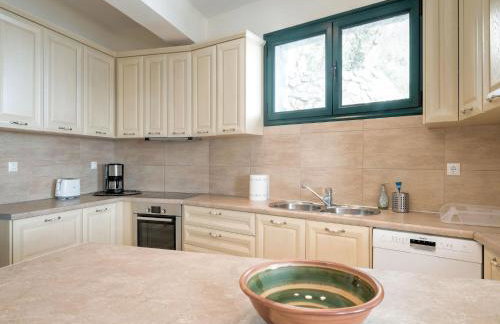 Villa by Kissakas Beach with Sea Views - Foto 12