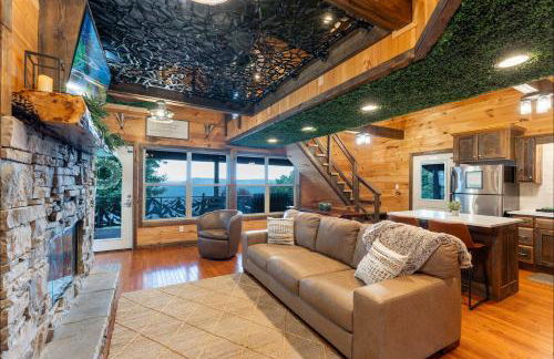 Big Time Hill Cabin with an indoor pool hot tub & great views - Foto 1