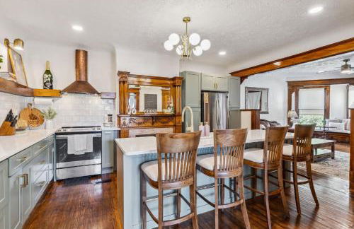 Meerkat Manor- 5 Min Drive to CLE Clinic - Foto 2