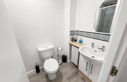 New Manchester City Getaway House with 2 FREE Parking - Foto 26