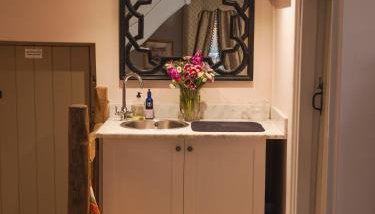 Helmsley Garden Cottage & Railway Carriage - Photo 3