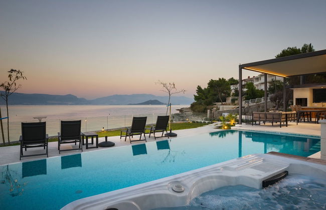 Beachfront Villa Grey Martini with Pool - Foto 38