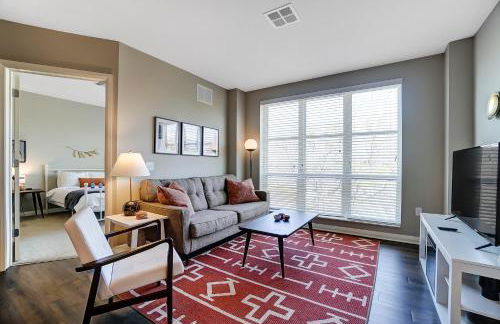 The Urban Oasis Garage Parking Walk-In Shower - Foto 28