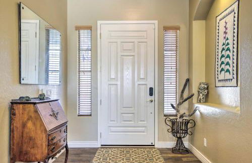 Pool Table, Yard and Grill Luxe Queen Creek Escape - Foto 10