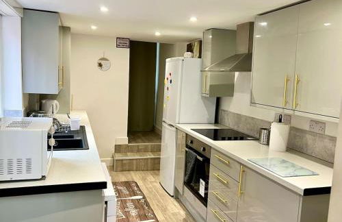 4 Bedroom Terrace house Near Town Center Wellingborough - Photo 6