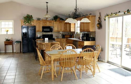 Secluded Family Getaway with Stunning Mountain Views near Pigeon Forge, Tennessee - Photo 2