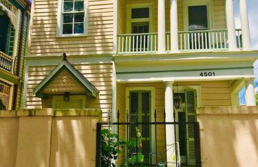 4BR 3 BA HUGE, Balcony, Cemetery, Streetcar sleeps 8! - Photo 74