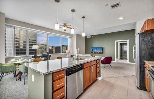 14th Floor Lux Downtown Condo w/ LAKE VIEWS & Gym - Photo 25