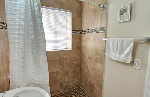 Prime Location Gateway with Pool & Patios, Near Beaches, Groceries and Restaurants - Photo 59