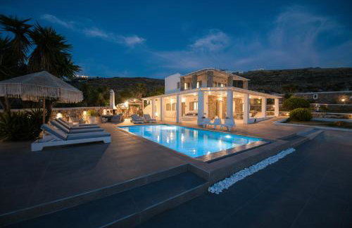 Villa "Kalli" with private pool - beachfront - Kalo Livadi - Foto 1