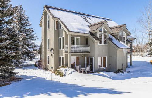 Year-Round Base with Balcony and Mtn Views in Driggs! - Foto 27