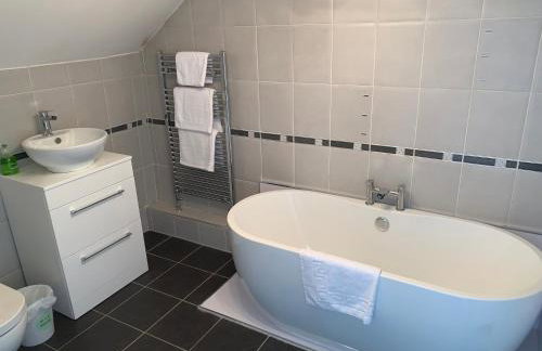 The Village Tavern Apartment - Photo 36