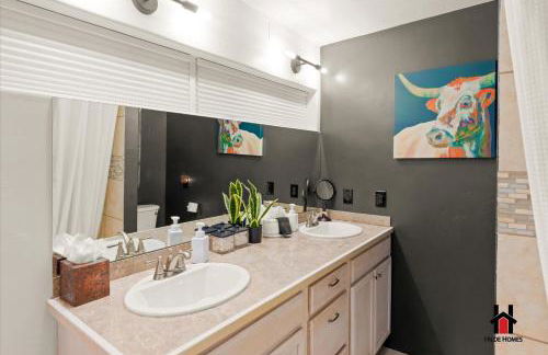 Sonoran Desert Getaway with Cowboy Tub - Photo 10