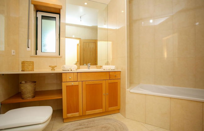 Atlantic Ocean Pool Apartment - Photo 11