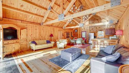 15 Mi to Snowshoe Resort Cabin with Deck and Fire Pit - Foto 4