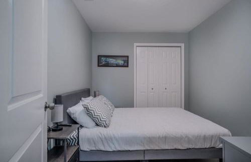 3BR 2BTH Waterfront Vacation Rental on Riverwalk to Downtown McHenry with Pier - Foto 50