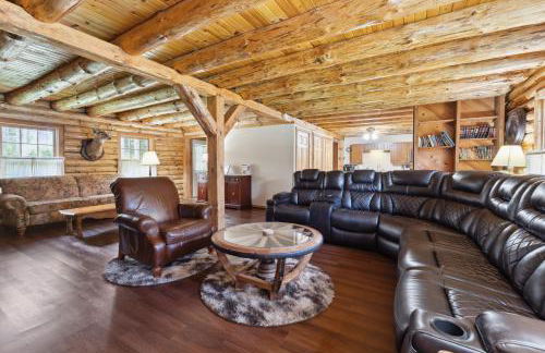 8BR 5BA Huge Dog Friendly Log Cabin near Wisconsin Dells and Lake sleeps 25plus - Foto 8