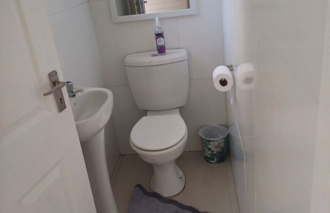 Cosy 2 Bedroom Apartment in a Prominent Area of East London Nahoon - Photo 16