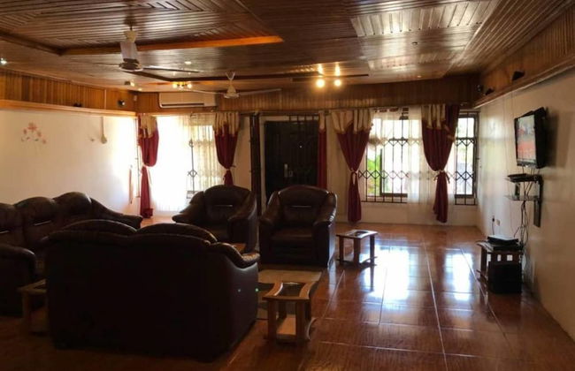 3 Bed House Sleeps 6 - Parking, Wifi, Generator - Foto 13