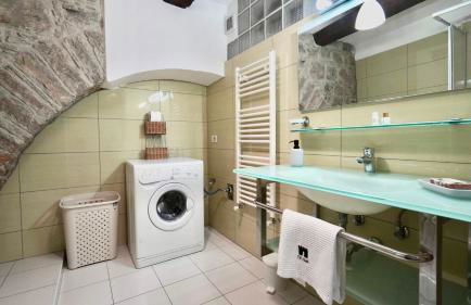 Ch Suite & PrivateParking - Corso 18 Agosto - Apartment - Photo 11