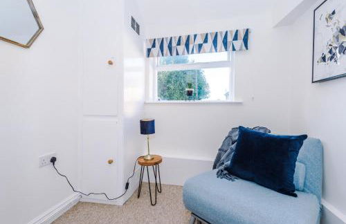 Charming 1-bed house in Chester by 53 Degrees Property, Ideal for Couples & Business, Amazing Location - Sleeps 4 - Photo 21