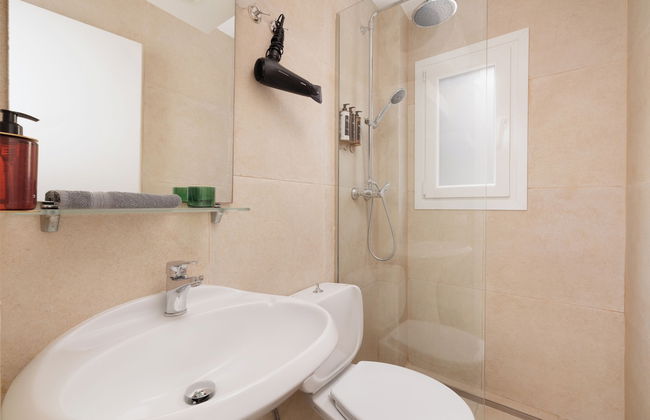 Coastal Bliss Apartments - Photo 34