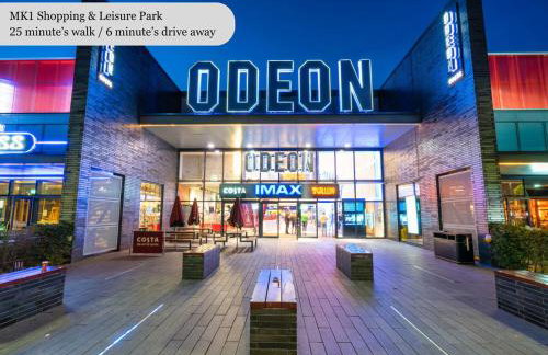 Elegant 2 Bedroom Apartment with Balcony - Near the High Street - Free Parking, Fast Wifi and Sky TV by Yoko Property - Foto 30