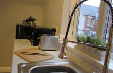 Heaton-Beautiful 3 Double Bedrooms Sleeps 6 Free Parking and Wifi - Foto 13