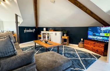 CRAFTSMAN UPSTAIRS with impressive attic! - Foto 13