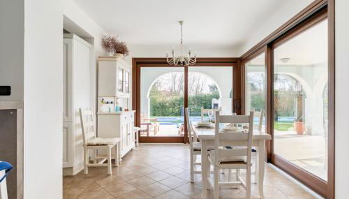 Albarella Family Villa with Private Pool and Garden - Photo 2