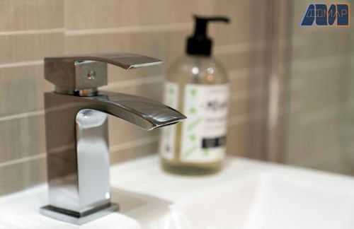 Cosy 2-Bed House I Easy Edinburgh Access I Sleeps 4 - Photo 20