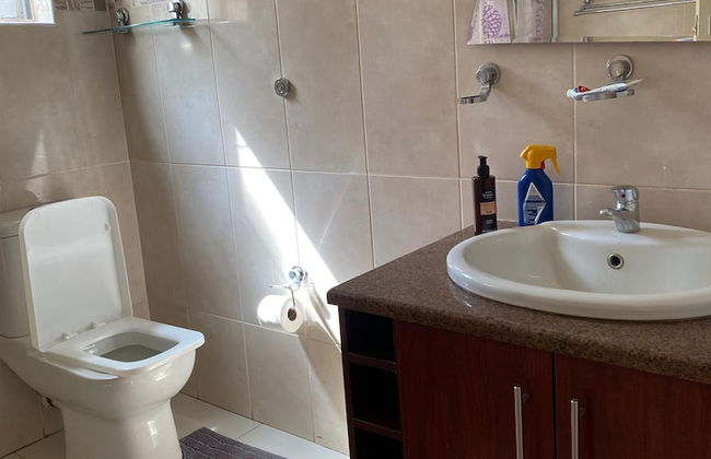 Luxurious 4 bed With Pool in Helensvale - 2255 - Foto 35