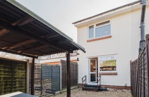 Corner House - Bright 2 Bed in Cheltenham - Photo 45