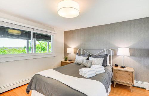 Elegant Gloucester Beach Getaway with Ocean Views! - Foto 13